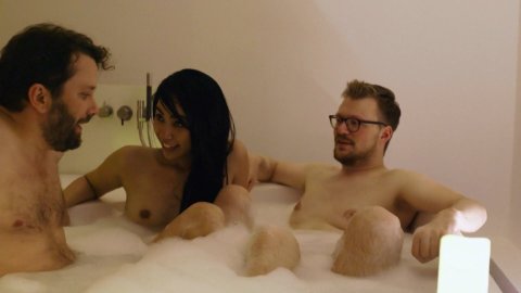 Le-Thanh Ho - Nude Breasts in jerks. s02e03 (2018)