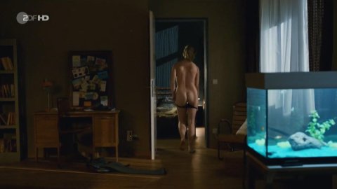 Lisa Wagner - Nude Breasts in Kommissarin Heller (2017)