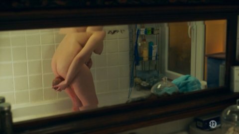 India Hair, Naidra Ayadi - Nude Breasts in Paris etc. s01e03 (2017)