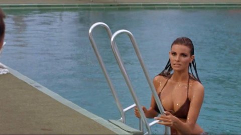 Raquel Welch, Christine Todd - Nude Breasts in Lady in Cement (1968)