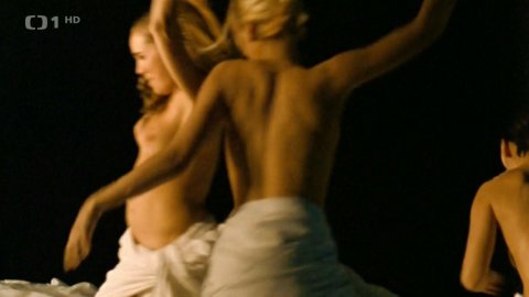 Lucie Vondrackova, Barbora Seidlova, Martina Klirova - Nude Breasts in Snowboarďáci (2004)