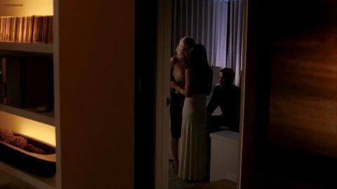 Malin Akerman, Emmanuelle Chriqui - Nude Breasts in Entourage s03e06 (2006)