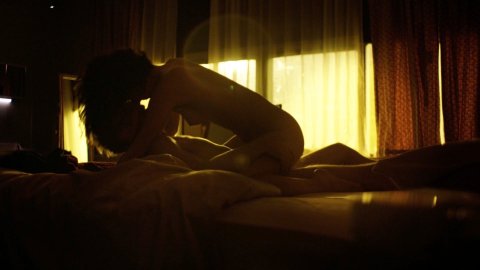 Jodi Balfour - Nude Breasts in Rellik s01e03 (2017)