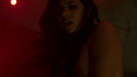 Rajshri Deshpande - Nude Breasts in McMafia s01e02 (2018)