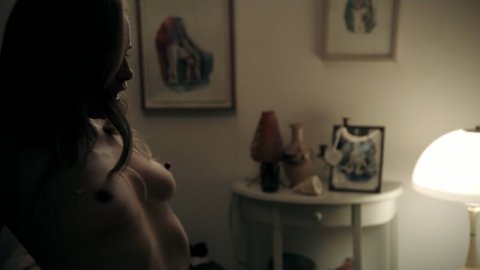 Inez Bjorg David - Nude Breasts in Neu in unserer Familie - Zwei Eltern zu viel (2016)