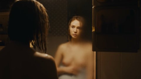 Zofia Wichlacz - Nude Breasts in The Mire s01e02 (2018)