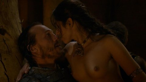 Sahara Knite - Nude Breasts in Game of Thrones s02e09 (2012)