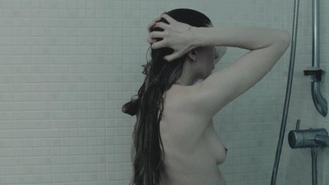 Anna Dawson - Nude Breasts in The Creature Below (2016)