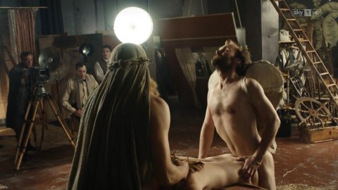 Franziska Holitschke - Nude Breasts in Babylon Berlin s01 (2017)