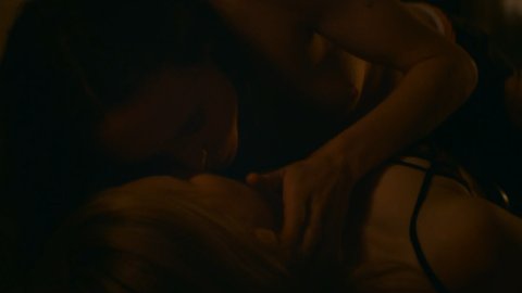 Ellen Page, Zosia Mamet - Nude Breasts in Tales of the City s01e02, e05 (2019)