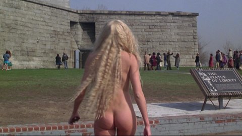 Daryl Hannah - Nude Breasts in Splash (1984)