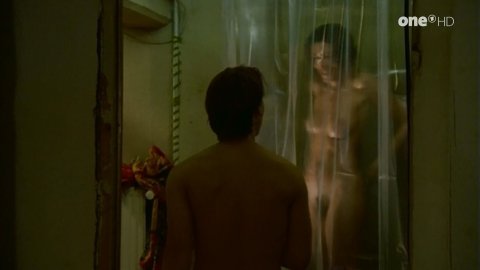 Kira Koschella - Nude Breasts in Drei mit Herz s01e10 (1999)