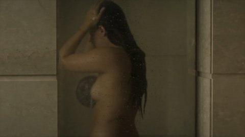 Alicia Jaziz - Nude Breasts in Ingobernable s02e10 (2018)