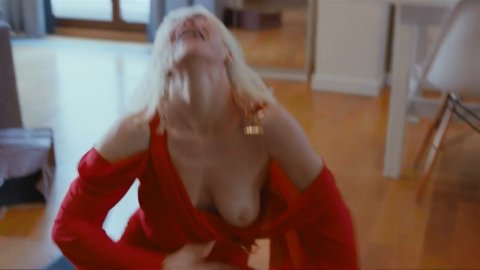 Katarzyna Warnke - Nude Breasts in Kobiety Mafii s01e03 (2018)