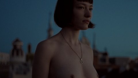 Nerea Revilla Merino - Nude Breasts in Gold (2017)