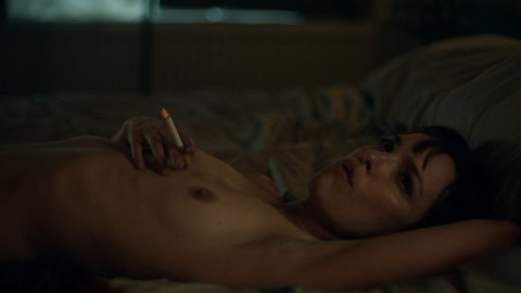 Jody Balfour - Nude Breasts in Rellik s01e05 (2017)