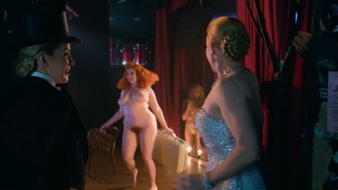 Geena Davis, Kasia Szarek - Nude Breasts in GLOW s03e09 (2019)