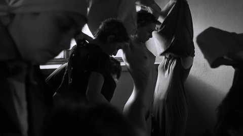 Embeth Davidtz - Nude Breasts in Schindler's List (1993)