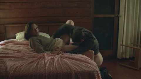 Hannah Gross, Lowell Hutcheson - Nude Breasts in The Mountain Between Us (2018)