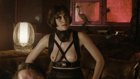 Sophie Pfennigstorf - Nude Breasts in Babylon Berlin (2017)