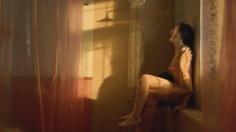 Yu-Wei Shao, Xing Li - Nude Breasts in The Tenants Downstairs (2016)