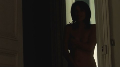 Aure Atika, Melanie Laurent - Nude Breasts in The Beat That My Heart Skipped (2005)