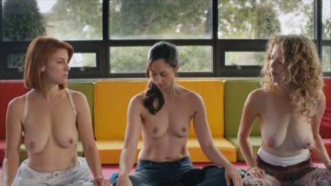 Catherine Reitman, Dani Kind, Juno Rinaldi - Nude Breasts in Workin' Moms s01e01 (2017)