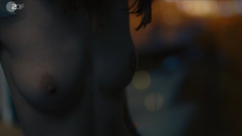 Paula Beer - Nude Breasts in Bad Banks s01e06 (2018)